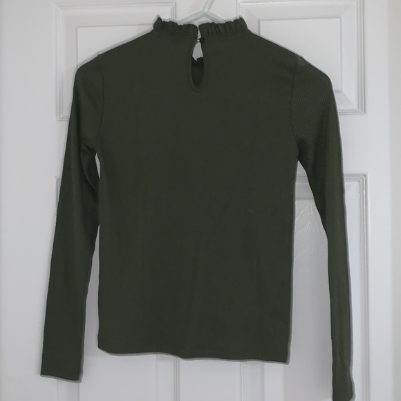Ruffled green mock turtle neck - Picture 2 of 3